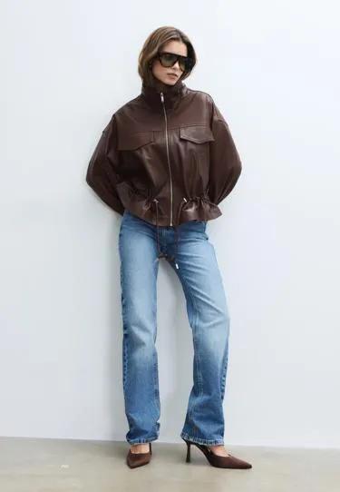 Кожаная куртка с карманами и регулируемой талией- Заказать в России