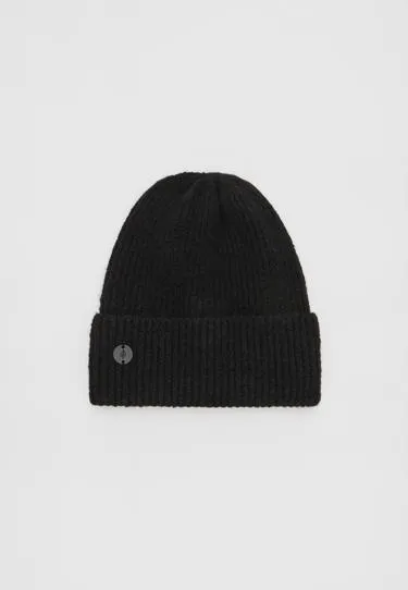 Шапка в рубчик с нашивкой- Заказать в России