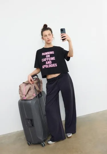 Укороченная футболка с принтом CAFFEINE- Заказать в России