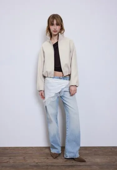 Куртка-бомбер с мягкой текстурой и объемным силуэтом- Заказать в России