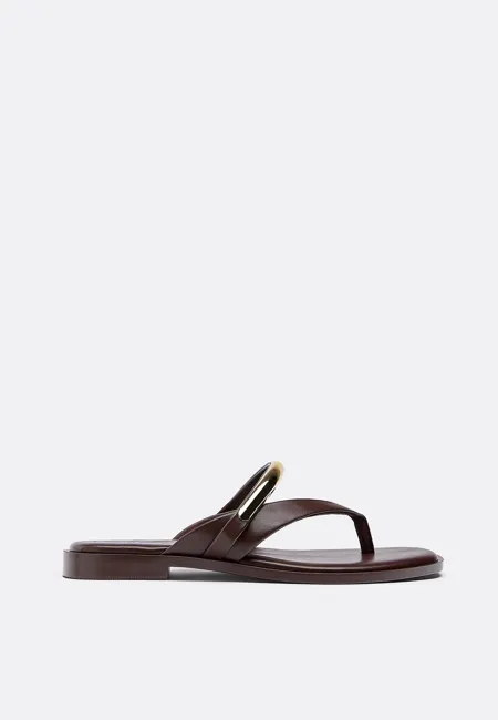 Сандалии-вьетнамки с металлическими деталями- Заказать в России