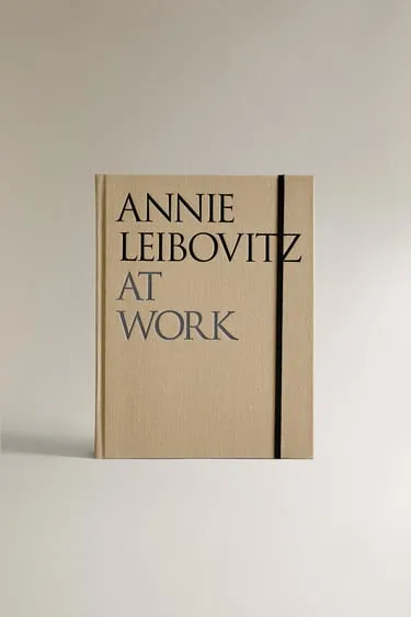 Книга ANNIE LEIBOVITZ AT WORK