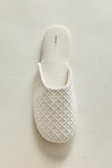 Zara Тапочки из ажурной ткани с деталями из атласа