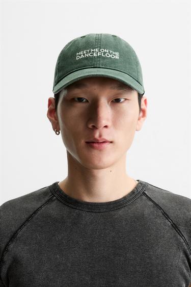 Zara Кепка с эффектом потертости и вышивкой