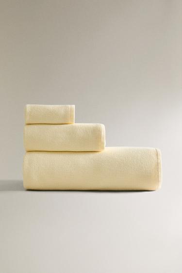 Zara Полотенце для ванны с микроволоконной вязкой купить с доставкой.