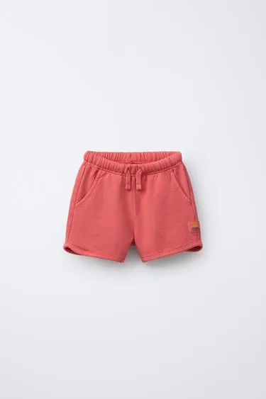 STRAIGHT FIT GARMENT-DYED PLUSH BERMUDA SHORTS WITH LABEL