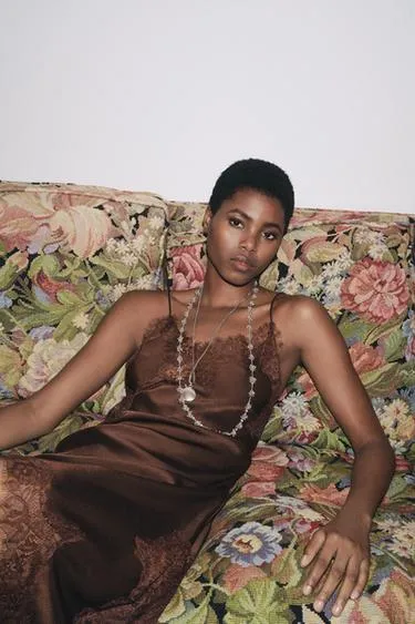 Набор из двух ожерелий с элементами и бутылкой- Заказать в России