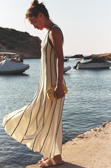 Zara Клатч с металлическими аппликациями