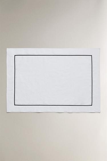 Zara Коврик для ванны с оборкой