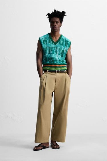 Zara Трикотажный жилет с графическим принтом © OTIS KWAME KYE QUAICOE