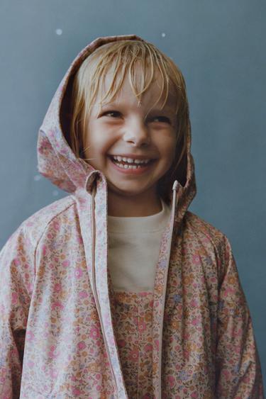 Zara Прорезиненный дождевик с принтом WATER RESISTANT