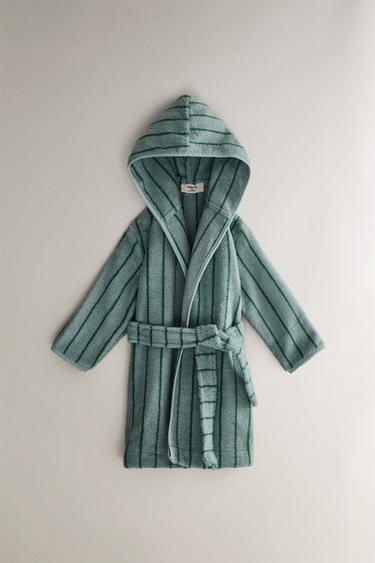 Zara Халат из велюра с полосками большого размера