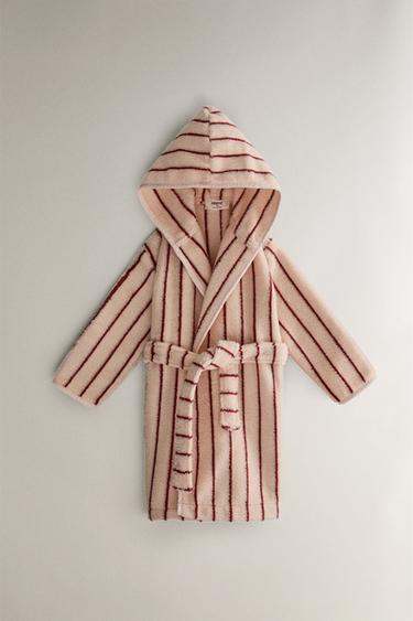 Zara Халат из велюра с полосками большого размера