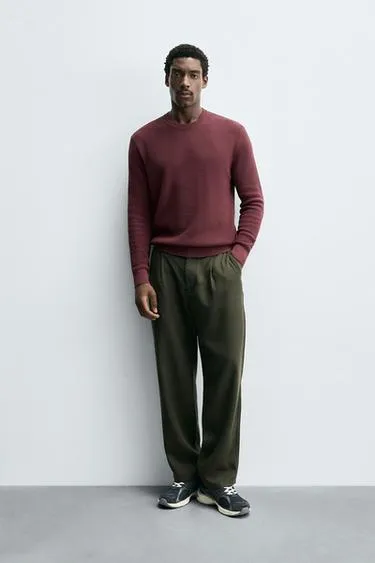 Джемпер классического кроя с рельефной тканью