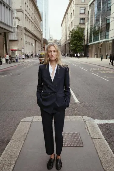 COLLARLESS BLAZER