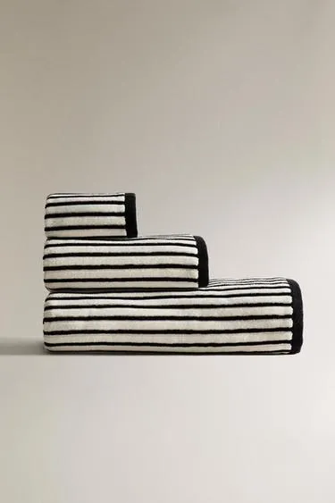 Полотенце ZARA в полоску из велюра