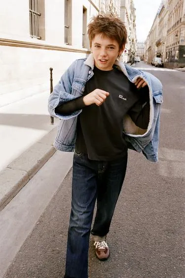 HEAVY WEIGHT EMBROIDERED SLOGAN T-SHIRT