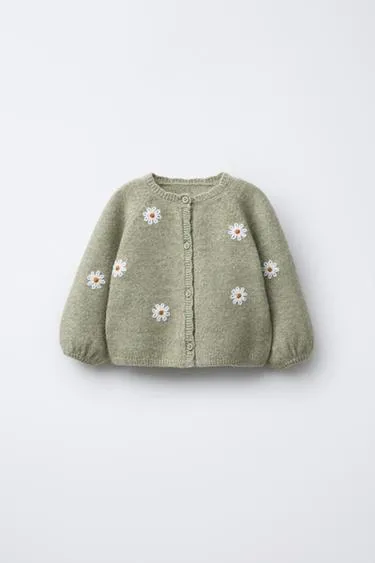 Вязаная куртка с вышивкой маргаритками