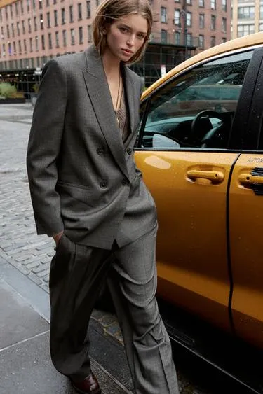 Широкие брюки с защипами