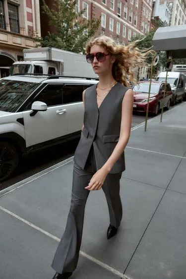 LONG DOUBLE-BREASTED WAISTCOAT