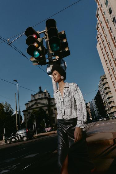 Zara Блуза с принтом и отделкой кантом