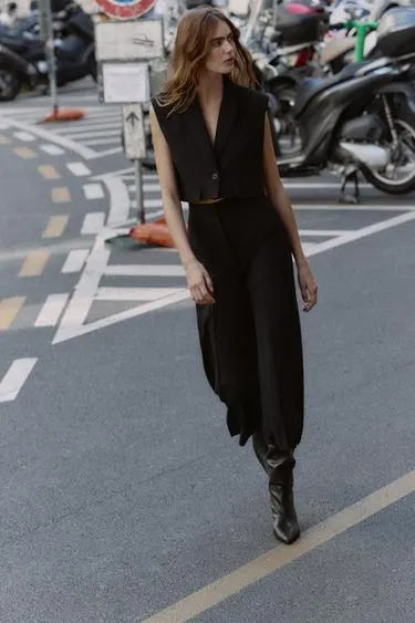 SHORT WAISTCOAT WITH SHOULDER PADS