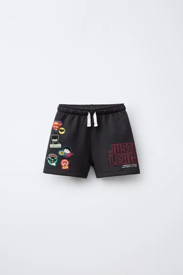 JUSTICE LEAGUE © & ™ DC COMICS PRINT BERMUDA SHORTS