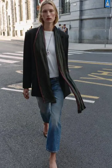 OVERSIZED DOUBLE-BREASTED BLAZER