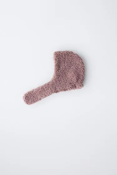 FAUX SHEARLING HAT WITH COLLAR DETAIL