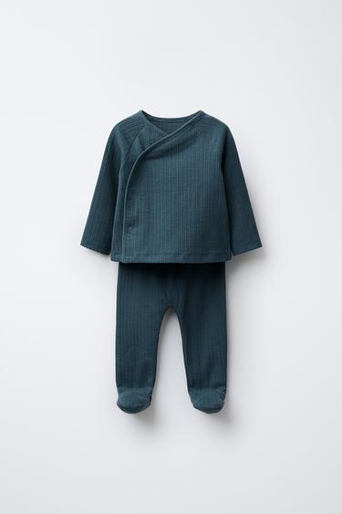 Zara Комплект из футболки и легинсов с рельефным узором