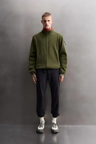 Кардиган из флиса с контрастными вставками