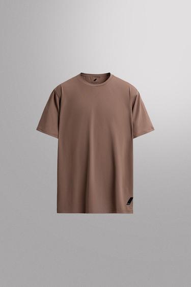 Zara Базовая футболка из высокотехнологичной ткани
