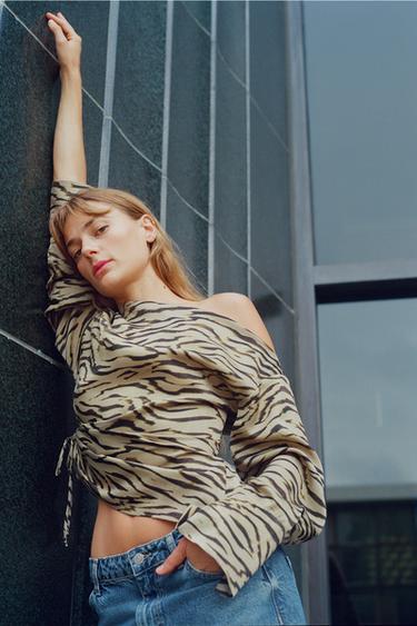 Zara Асимметричный топ с анималистическим принтом