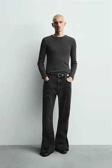 FLARE FIT JEANS WITH ZIPS