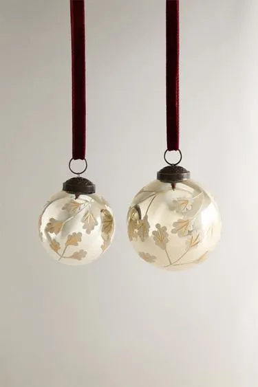 Стеклянное рождественское украшение CHRISTMAS TREE DECORATION с листьями