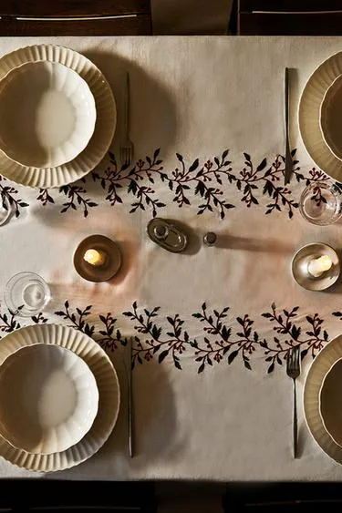 COTTON CHRISTMAS TABLECLOTH WITH BERRIES