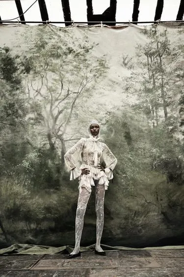 Кружевной капюшон с вышивкой - LIMITED EDITION- Заказать в России