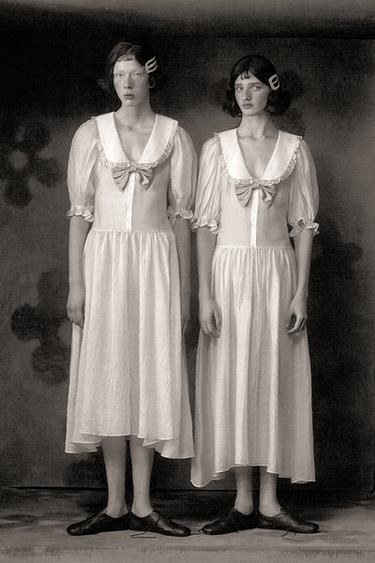 Zara Платье миди с кружевом и широкими воланами