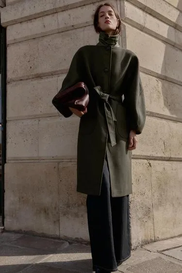 WOOL COAT WITH PUFF SLEEVES AND CONTRAST COLLAR