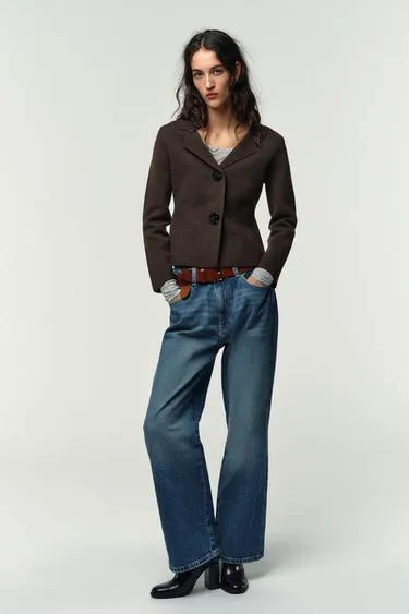 Трикотажный блейзер с декоративными пуговицами