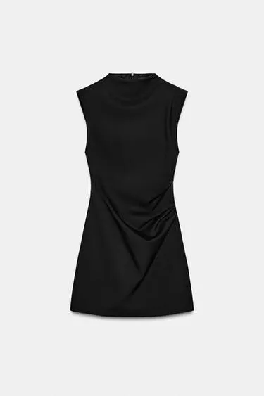 Короткое платье с подплечниками