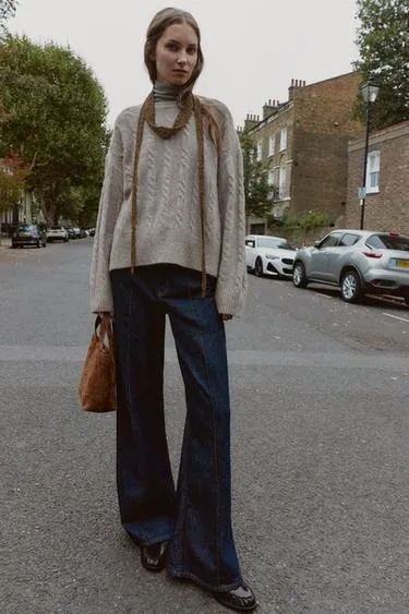 Мягкий свитер с узором «косы»