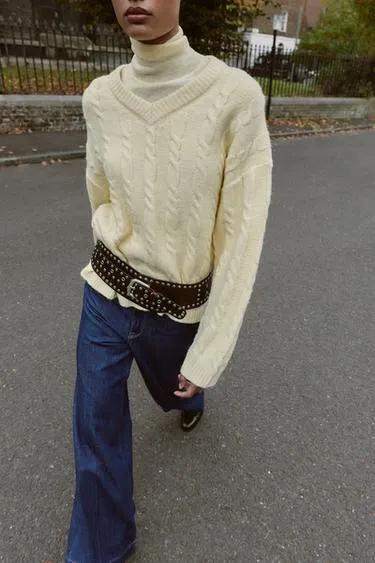 Мягкий вязаный джемпер с косами- Заказать в России