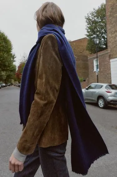 Однотонный шарф с необработанными кромками