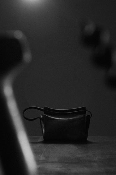 Zara Мини-сумка из кожи, ограниченная серия