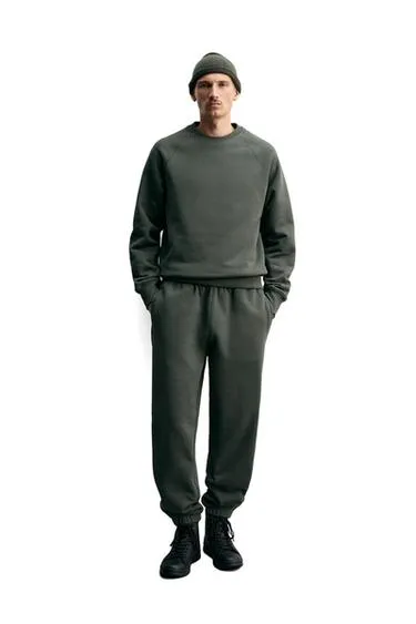 Джоггеры классического кроя с кантом