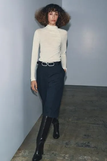 Топ из 100% шерсти со сборками