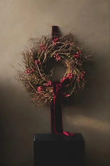 Рождественский венок с декоративными сушеными листьями и цветами- Заказать в России