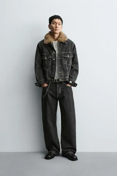 Джинсовая куртка с меховым воротником