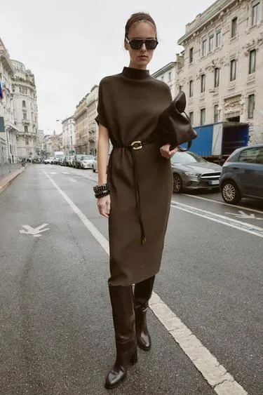 Трикотажное платье с поясом